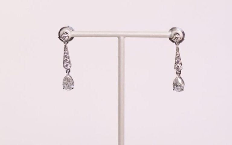 Stunning White Gold Earrings Enhance Your Elegance and Style